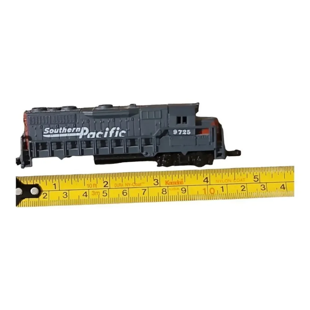 Southern Pacific Locomotive No. 9725 model engine 4